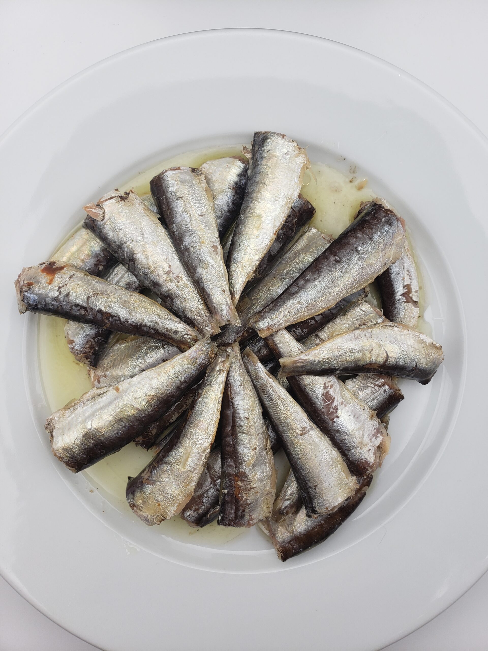 Ramón Peña Sardines in Olive Oil 25/30, Gold Line Rainbow Tomatoes Garden